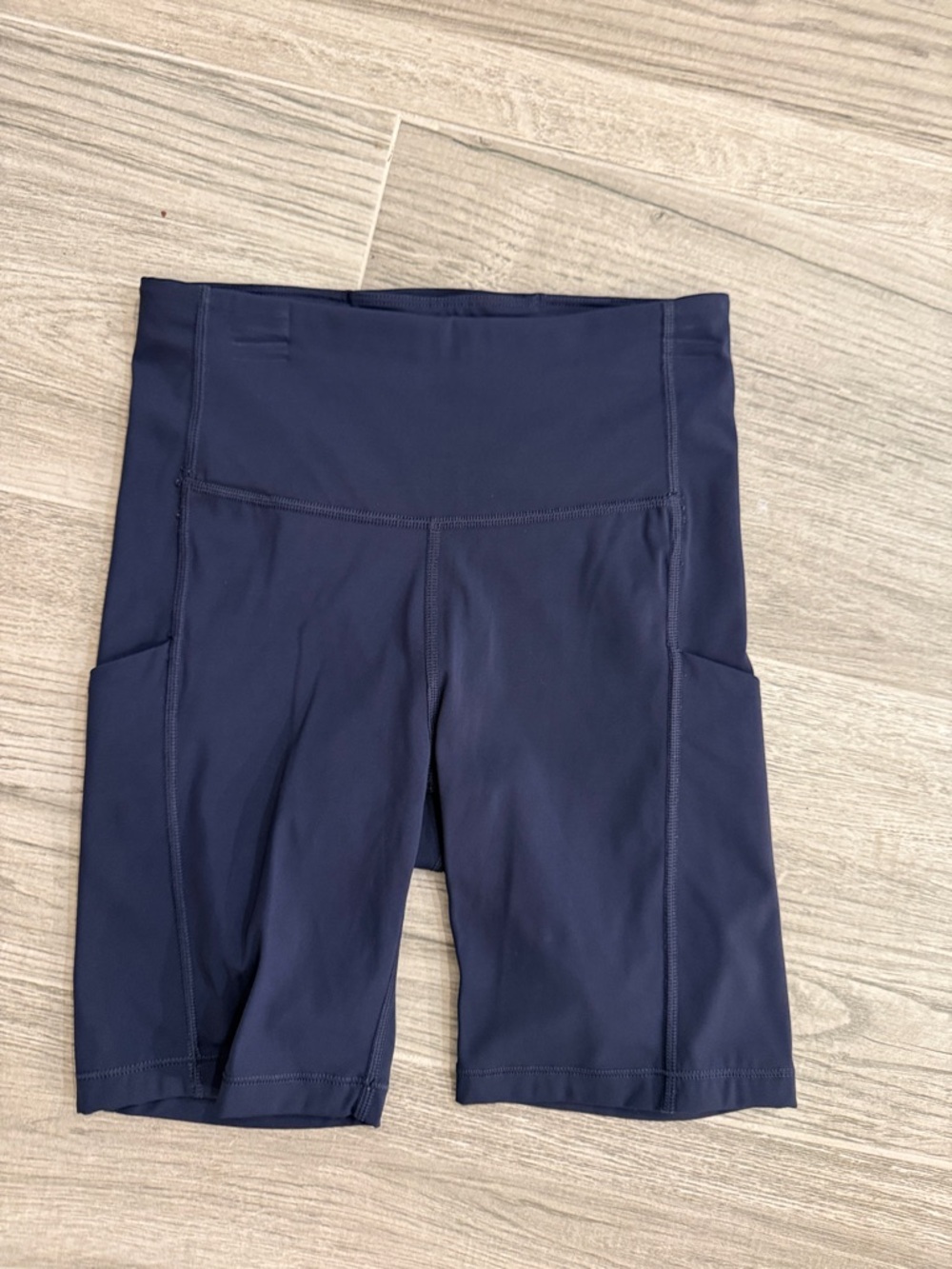 EUC Athleta Stash Pocket Short 7”
